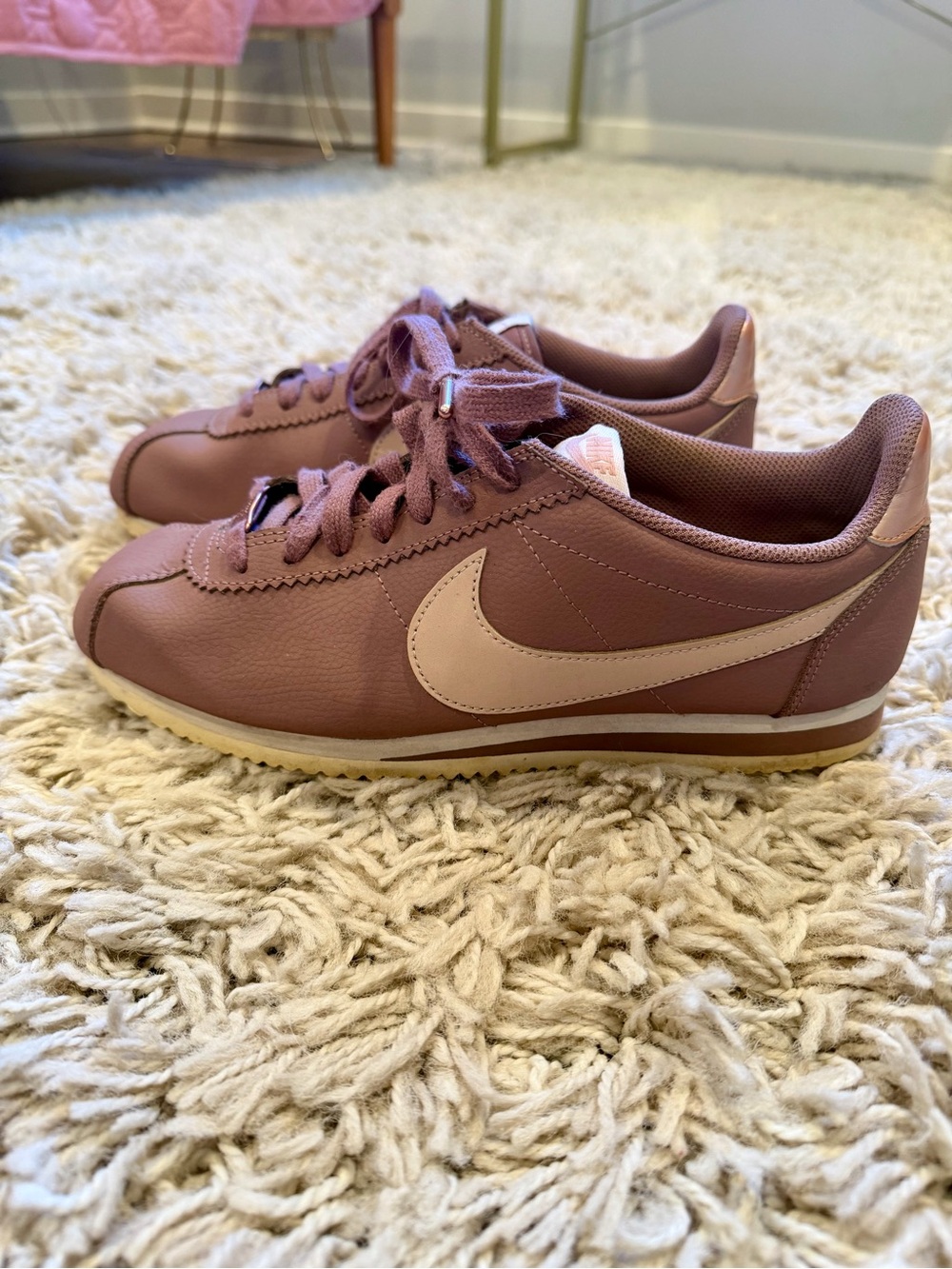 Nike Women’s Mauve Cortez - Picture 3 of 5